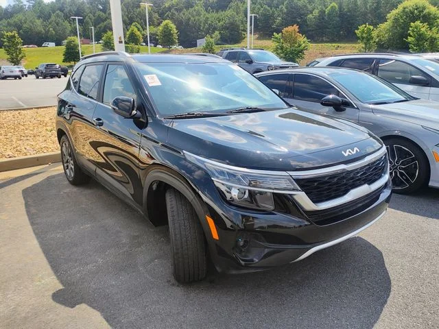 Used 2022 Black Kia S image 3