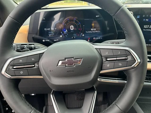 New 2027 Mosaic Black Metallic Chevrolet ACTIV image 17
