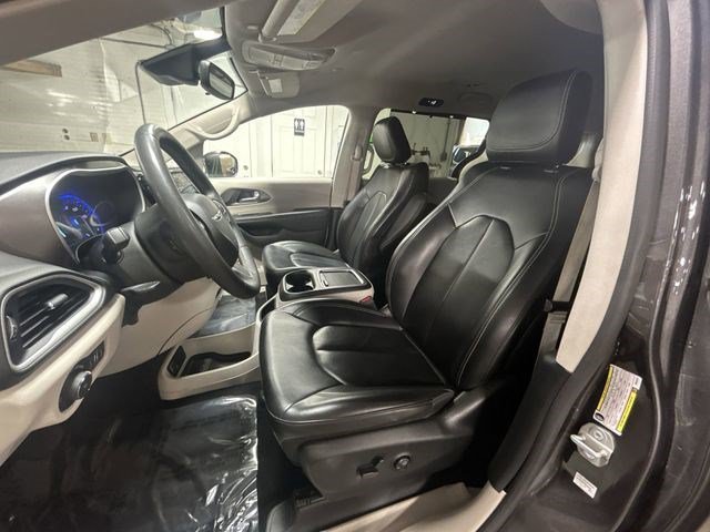 Used 2023 Granite Crystal Metallic Clearcoat Chrysler Touring L image 19