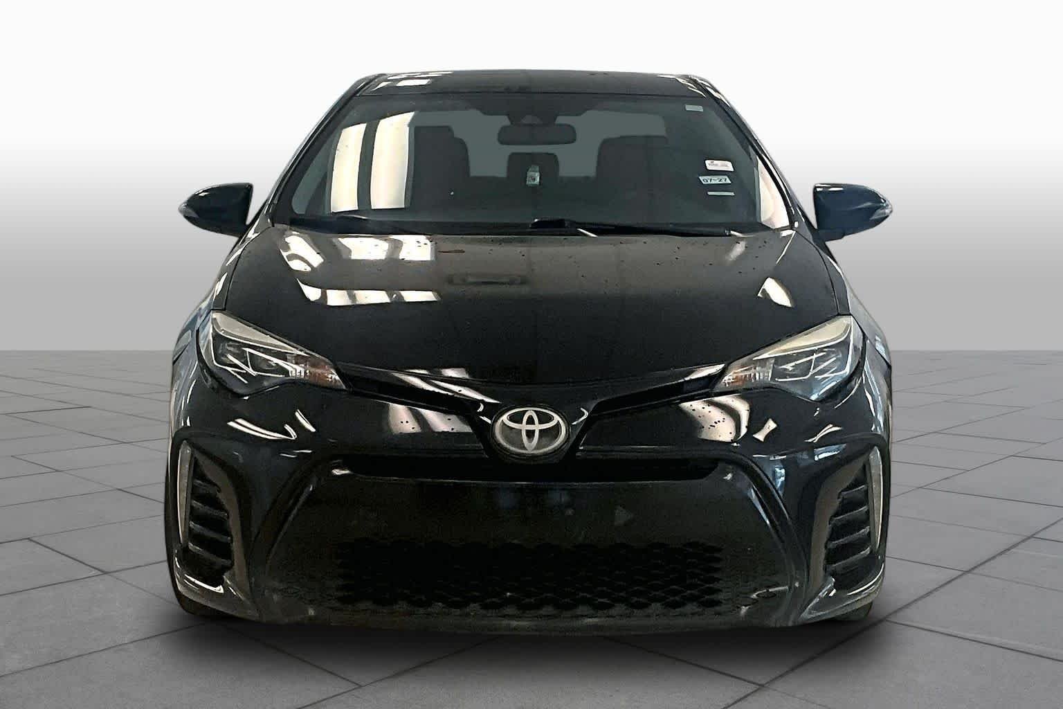 Used 2018 Black Sand Pearl Toyota SE image 3