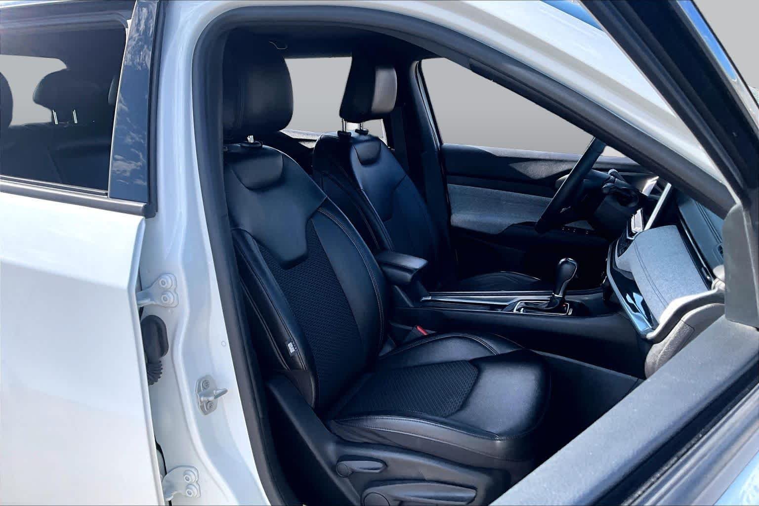 Used 2024 Bright White Clearcoat Jeep Latitude image 9