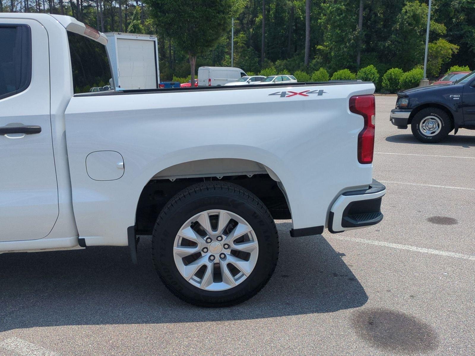 Used 2022 Summit White Chevrolet Custom image 11
