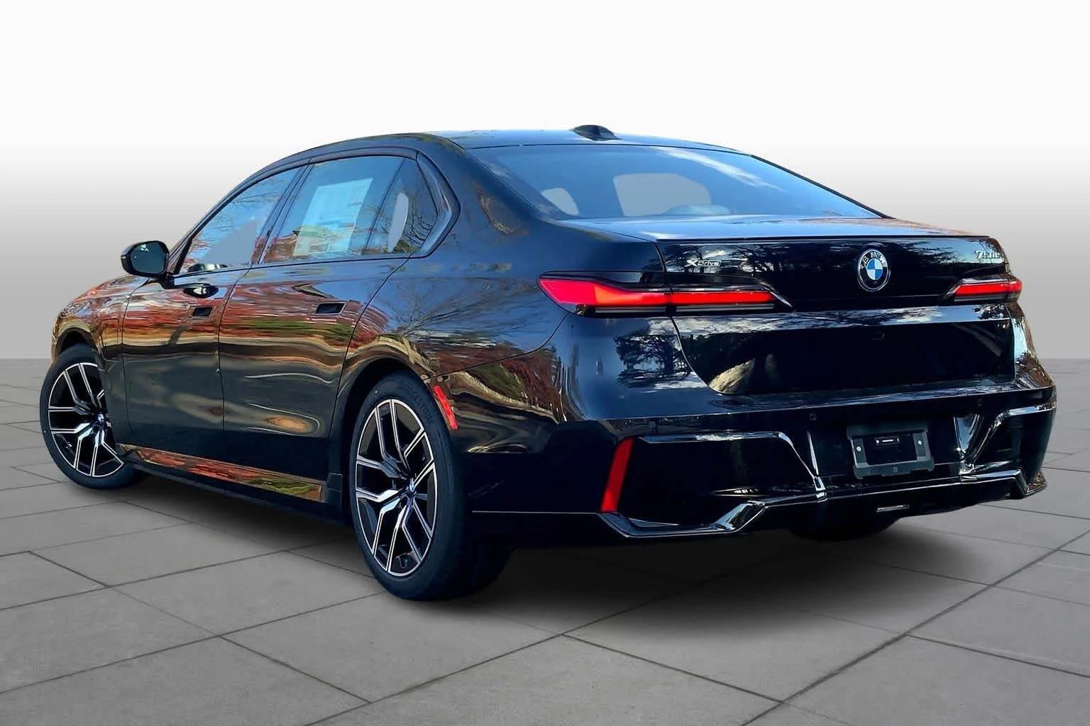 2026 BMW 7 Series 750e - Photo 12