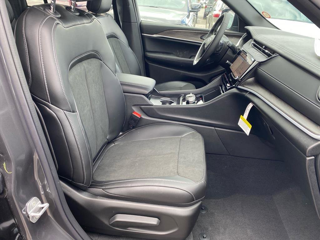 New 2026 Baltic Gray Metallic Clearcoat Jeep Altitude image 16