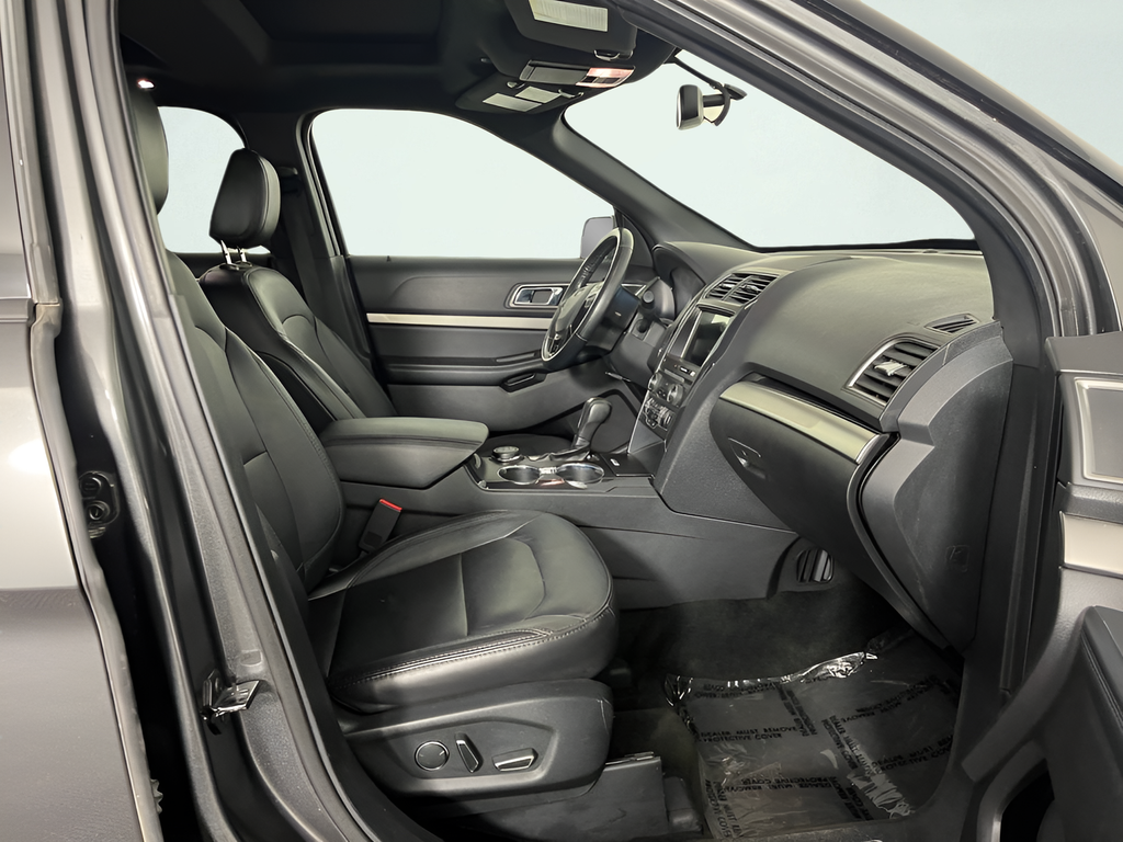 Used 2018 Magnetic Metallic Ford XLT image 17