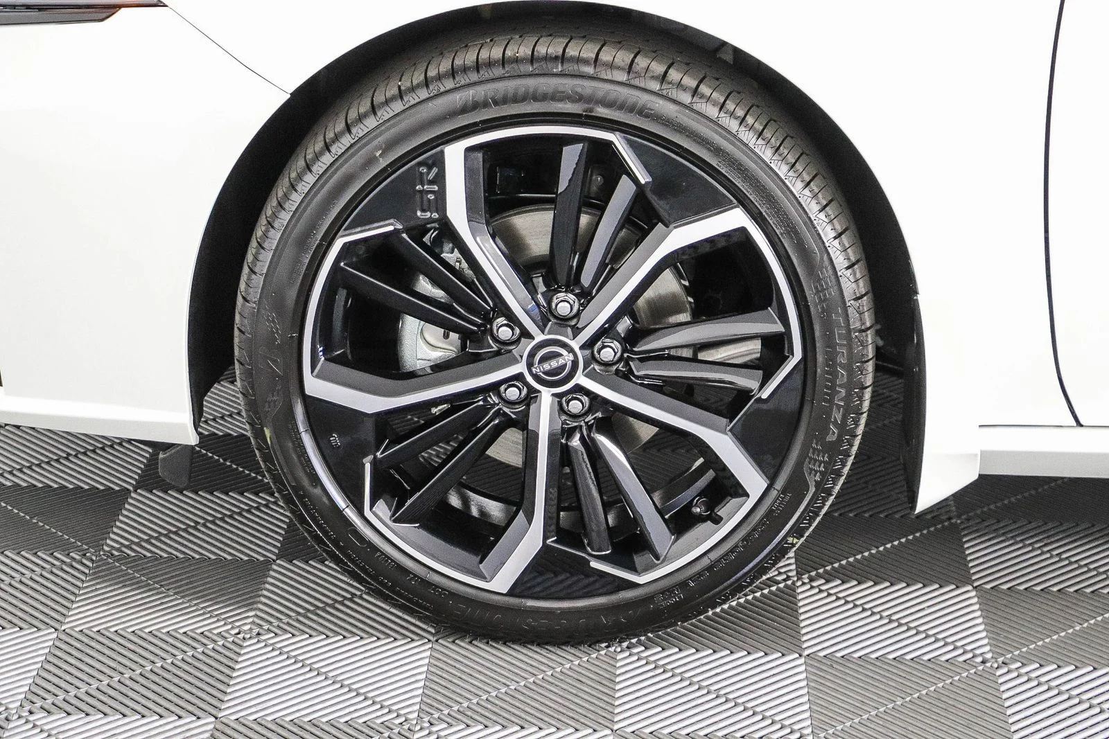 New 2026 Pearl White TriCoat / Super Black Two-tone Nissan SR image 11