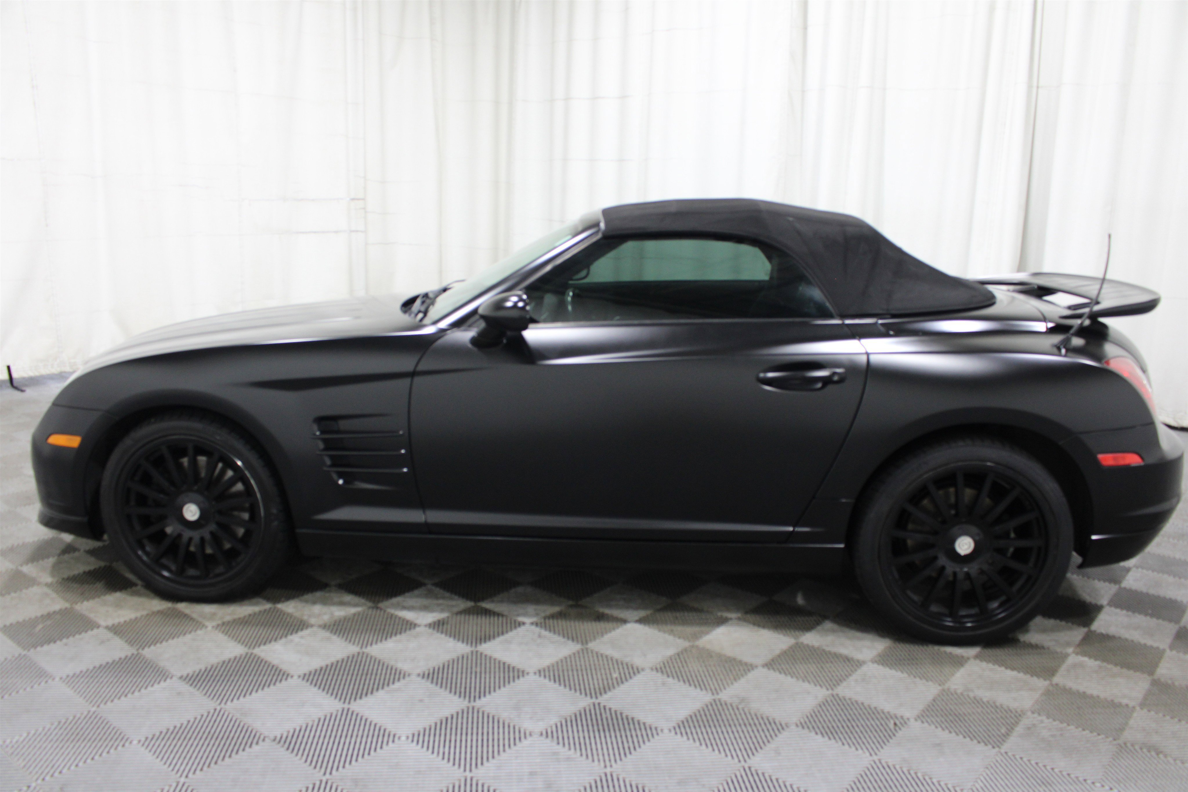 Used 2005 Black Chrysler SRT6 image 24
