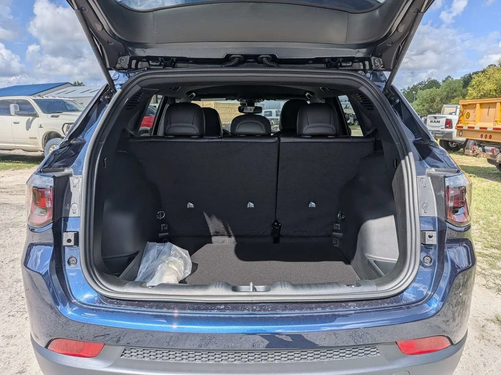 New 2026 Fathom Blue Pearl Coat Jeep Latitude image 12