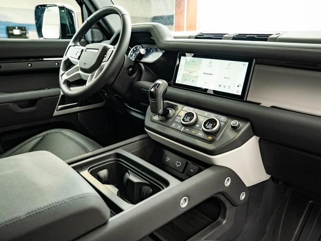 Used 2023 Black Land Rover S image 47