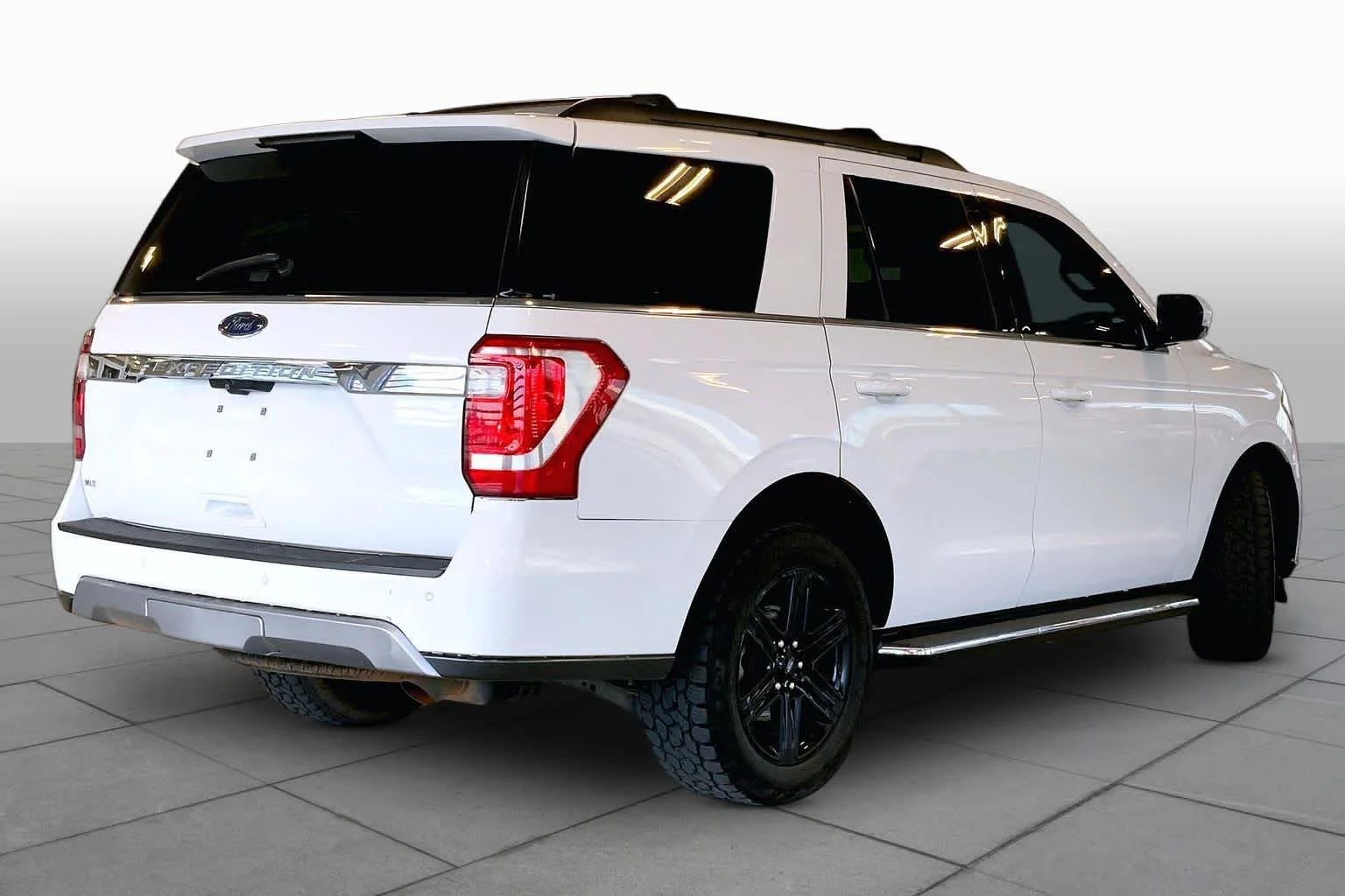 Used 2020 Oxford White Ford XLT image 13