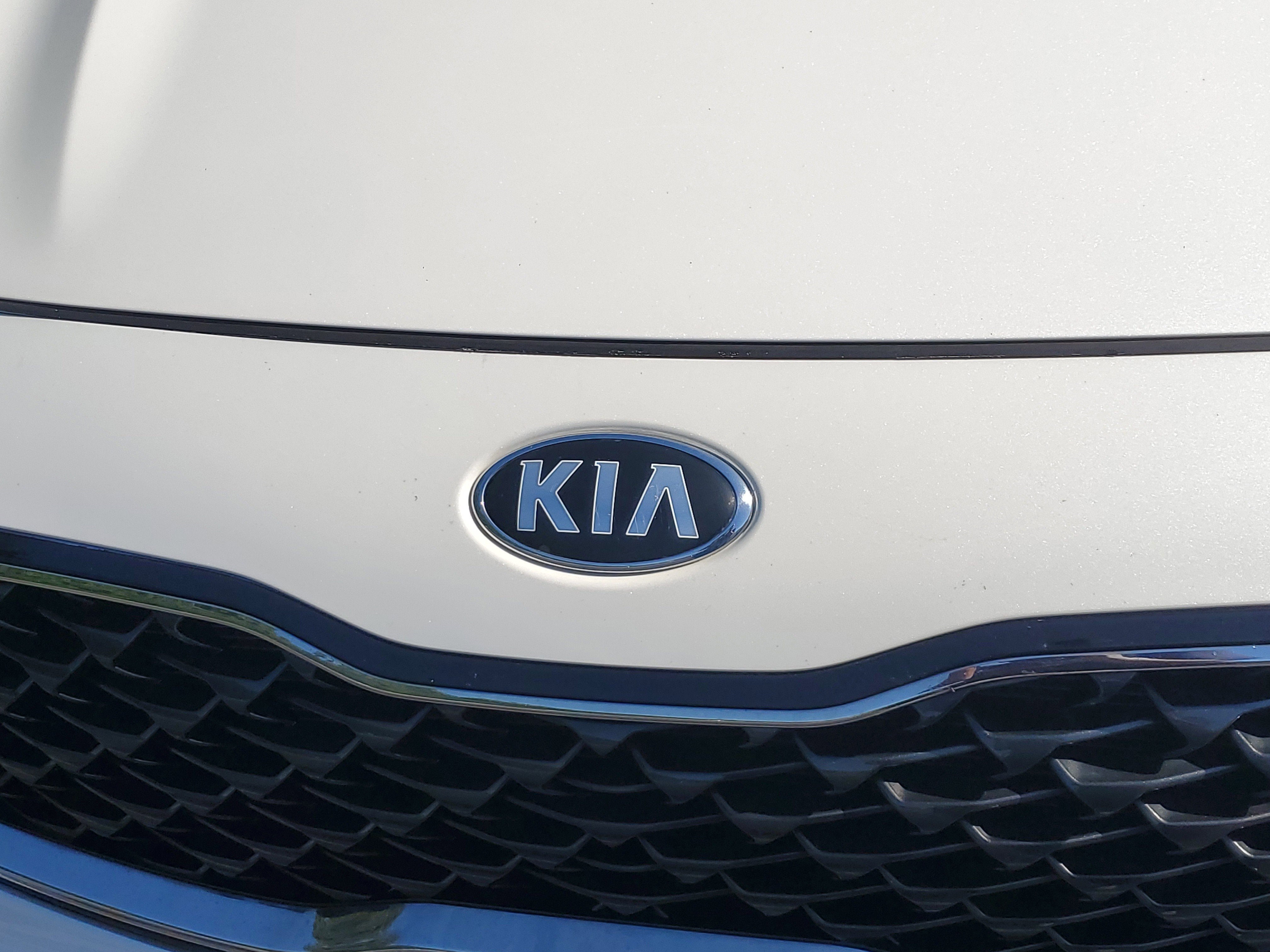 Used 2020 Snow White Pearl Kia EX image 9