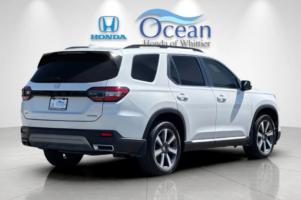 Certified Used 2025 Platinum White Pearl Honda Touring image 4