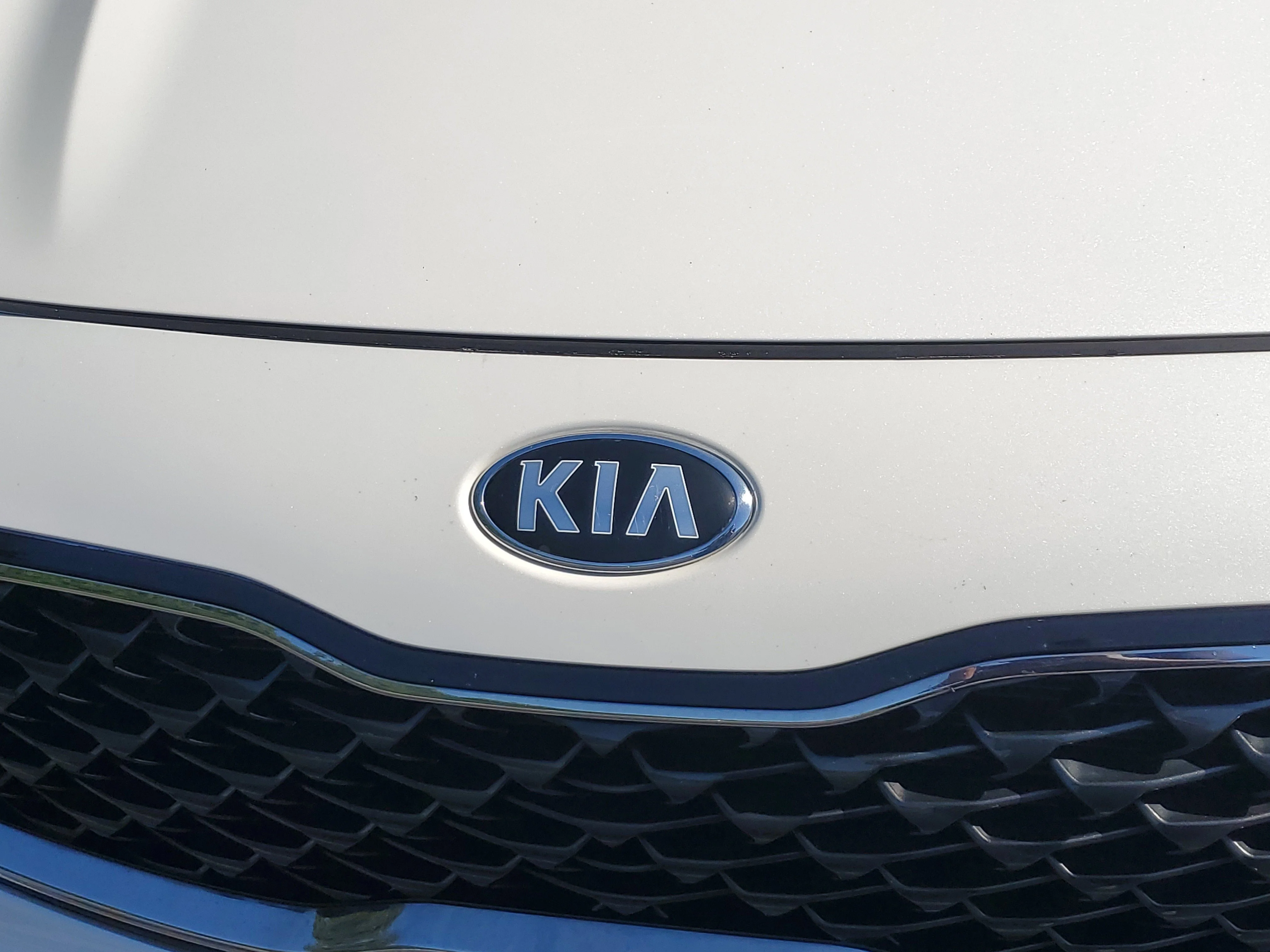 Used 2020 Snow White Pearl Kia EX image 10