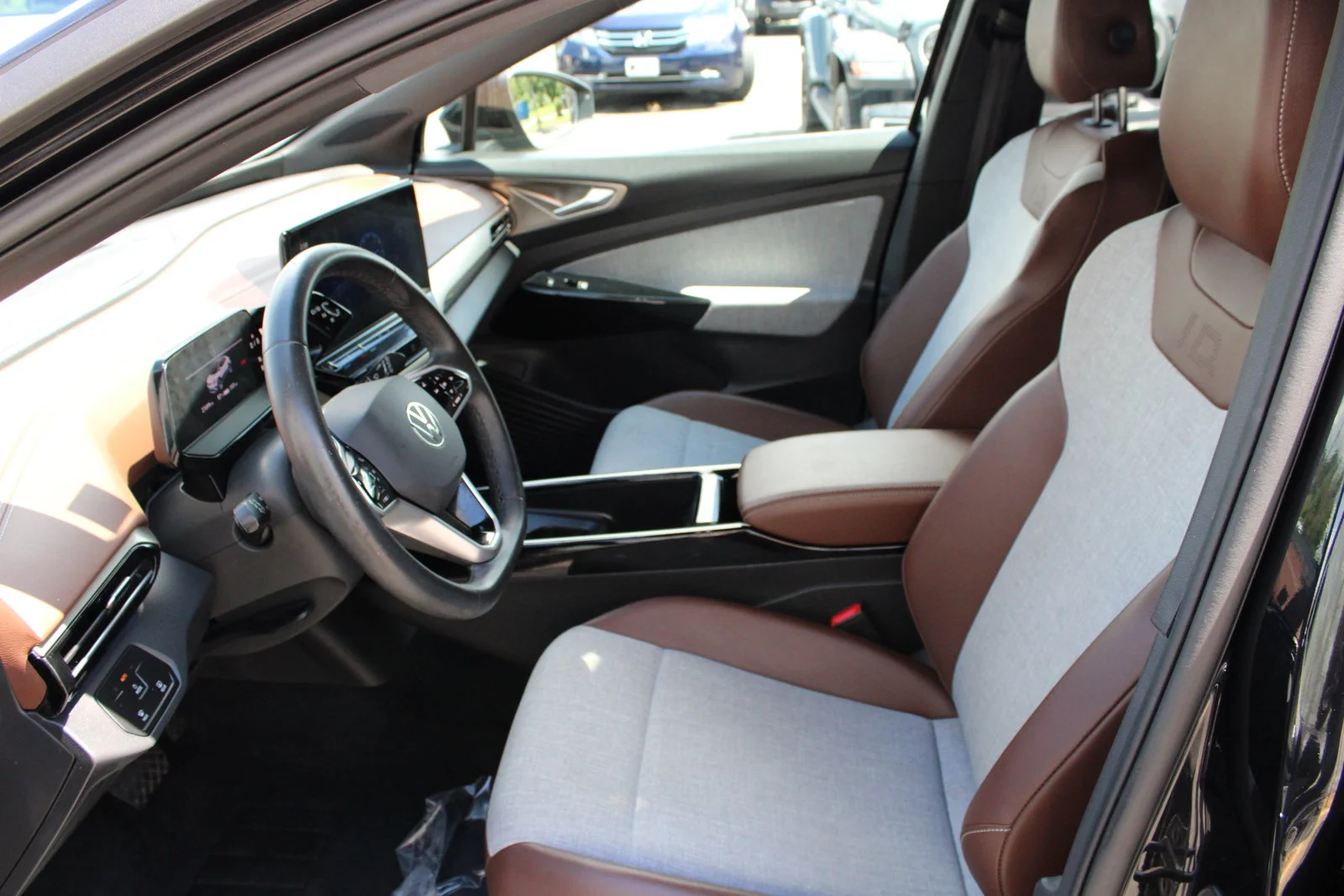 Used 2023  Volkswagen Pro image 8