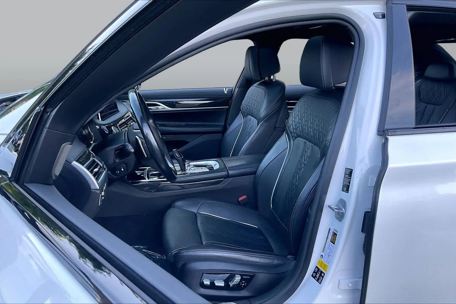 Used 2019 Mineral White Metallic BMW 750i xDrive image 7