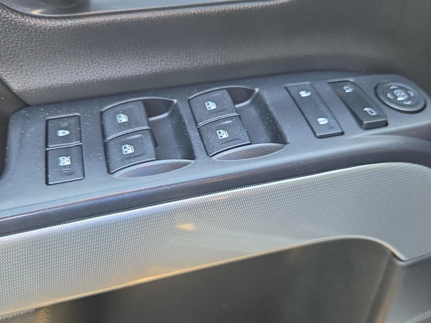 Used 2015 SUMMIT WHITE Chevrolet LT image 18
