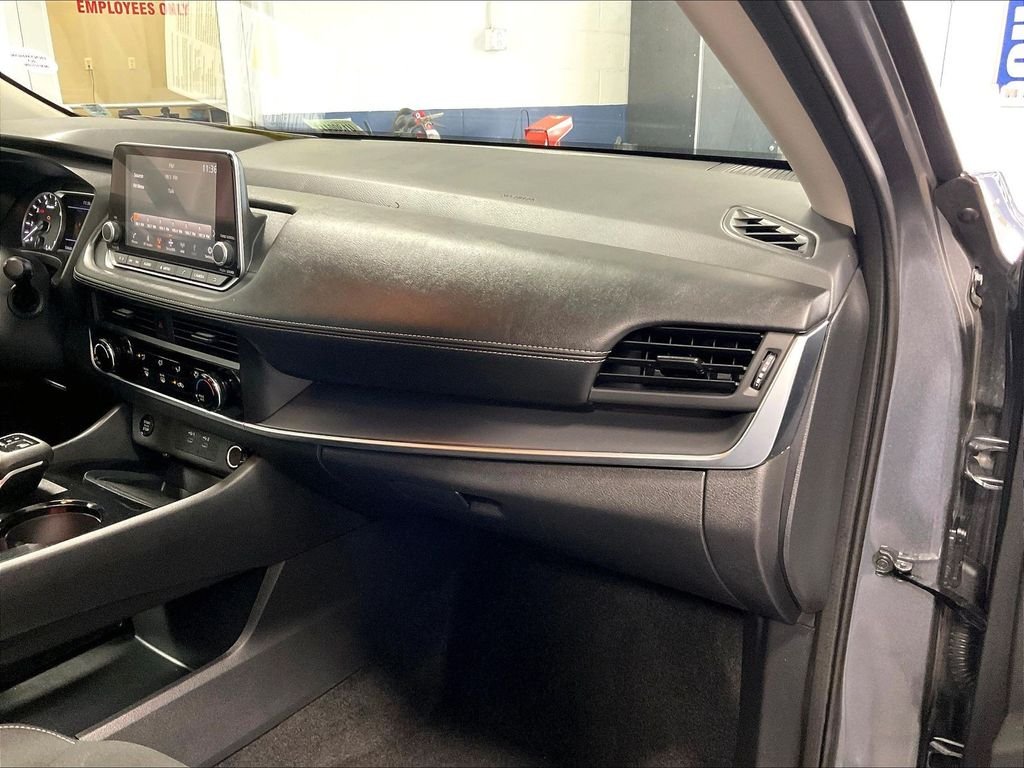 Used 2024 Gray Nissan S image 13