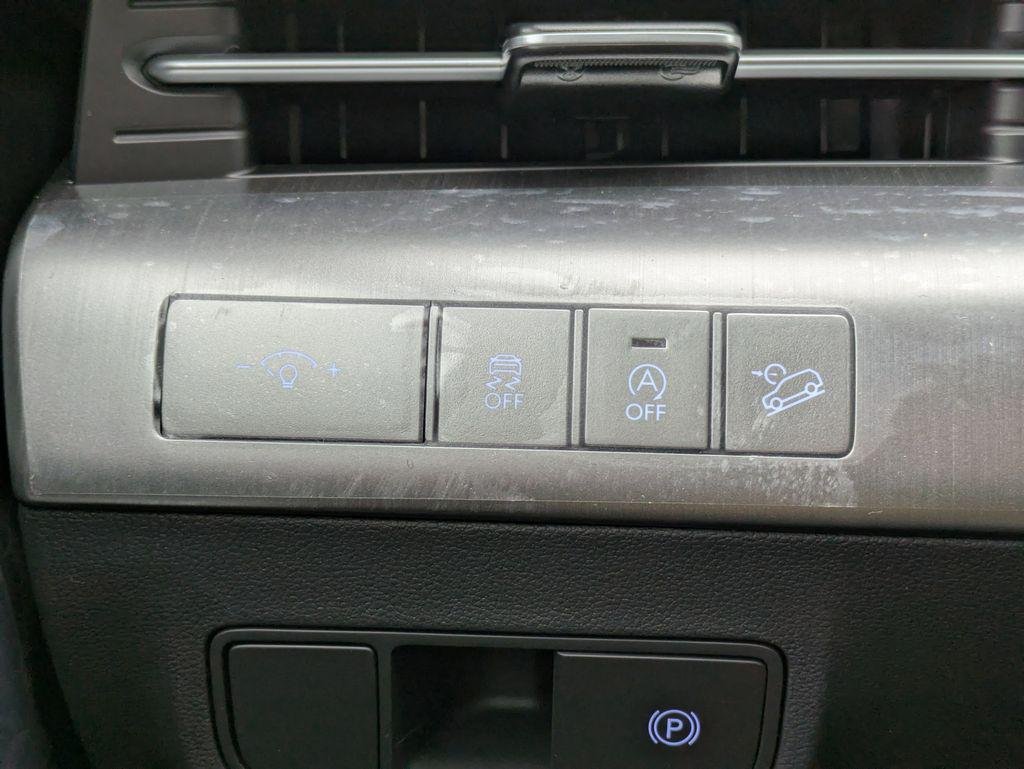 New 2026 White Hyundai SE FWD image 28