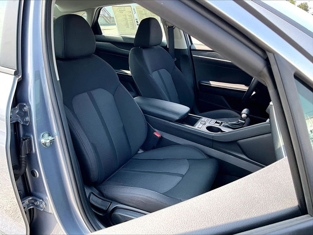 Used 2024 Silver Kia LXS image 11