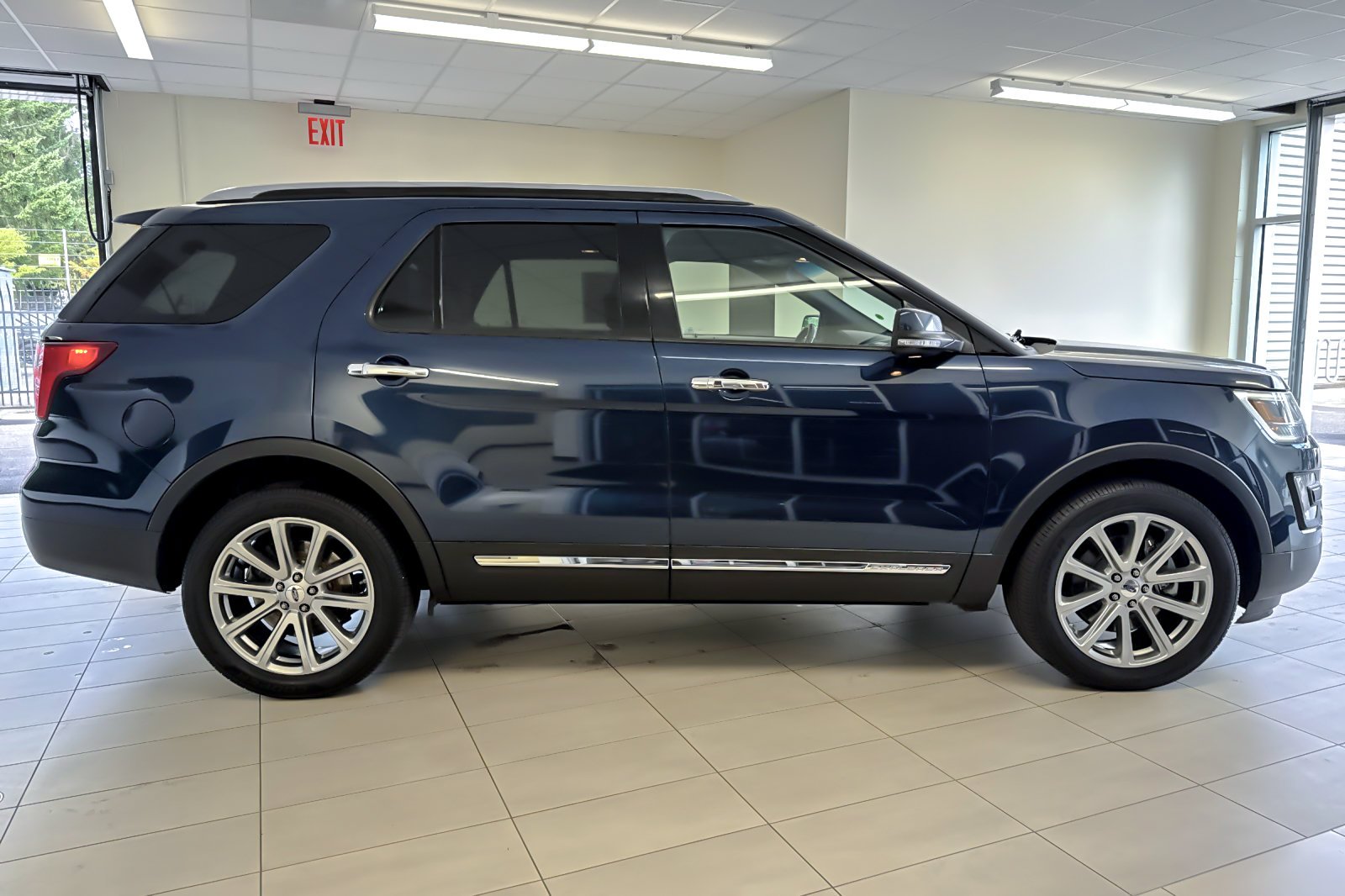 Used 2017 Blue Jeans Metallic Ford Limited image 3