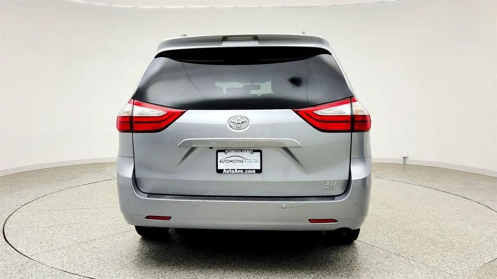 Used 2017 Silver Sky Metallic Toyota XLE Premium AWD 7-Passenger image 6