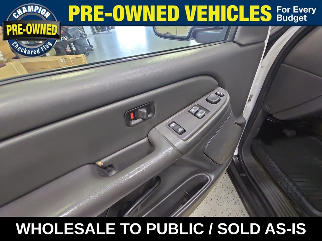 Used 2004 Summit White Chevrolet LS image 24