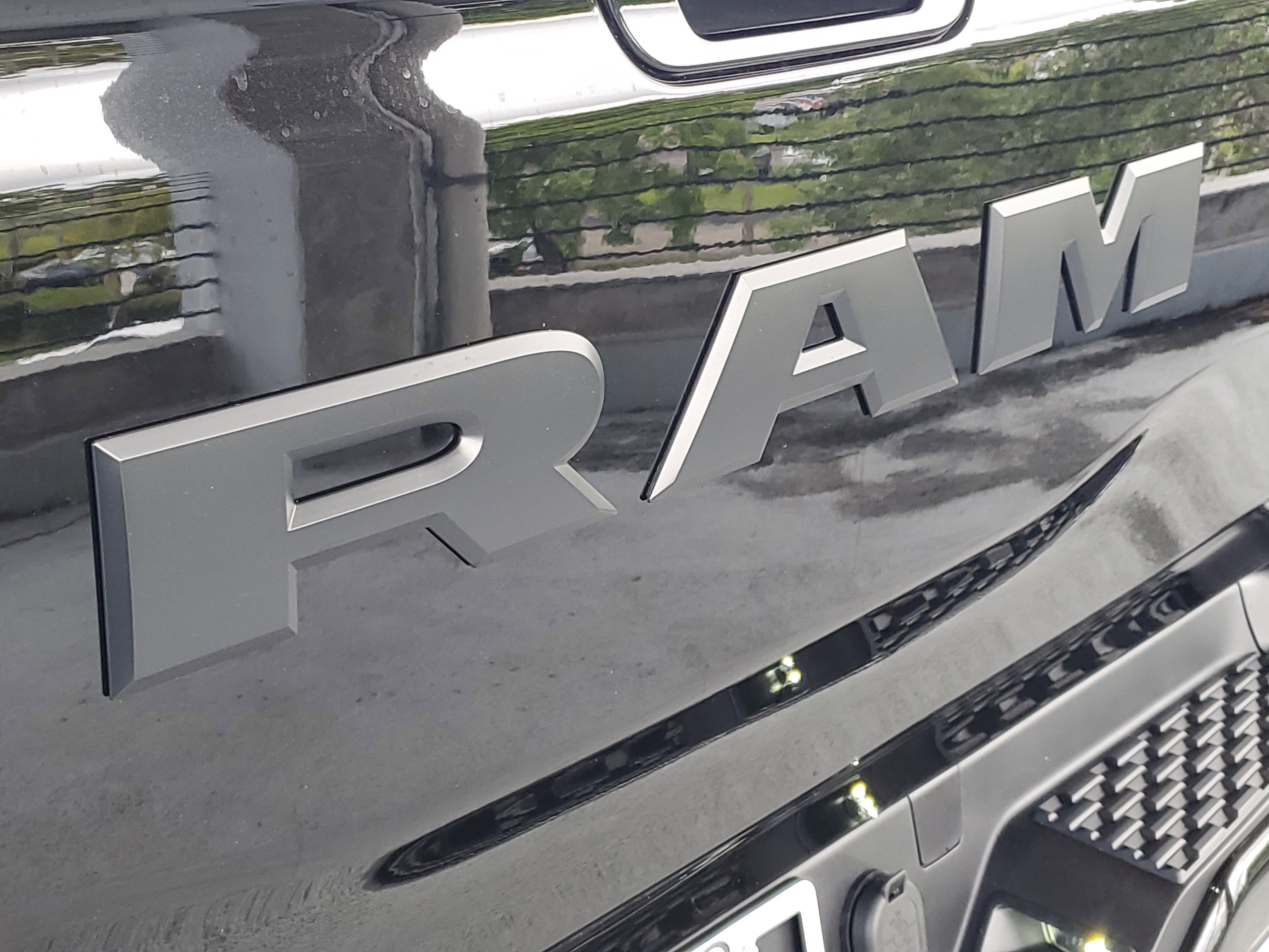 New 2026 Diamond Black Crystal Pearl-Coat Exterior Paint RAM Big Horn image 4