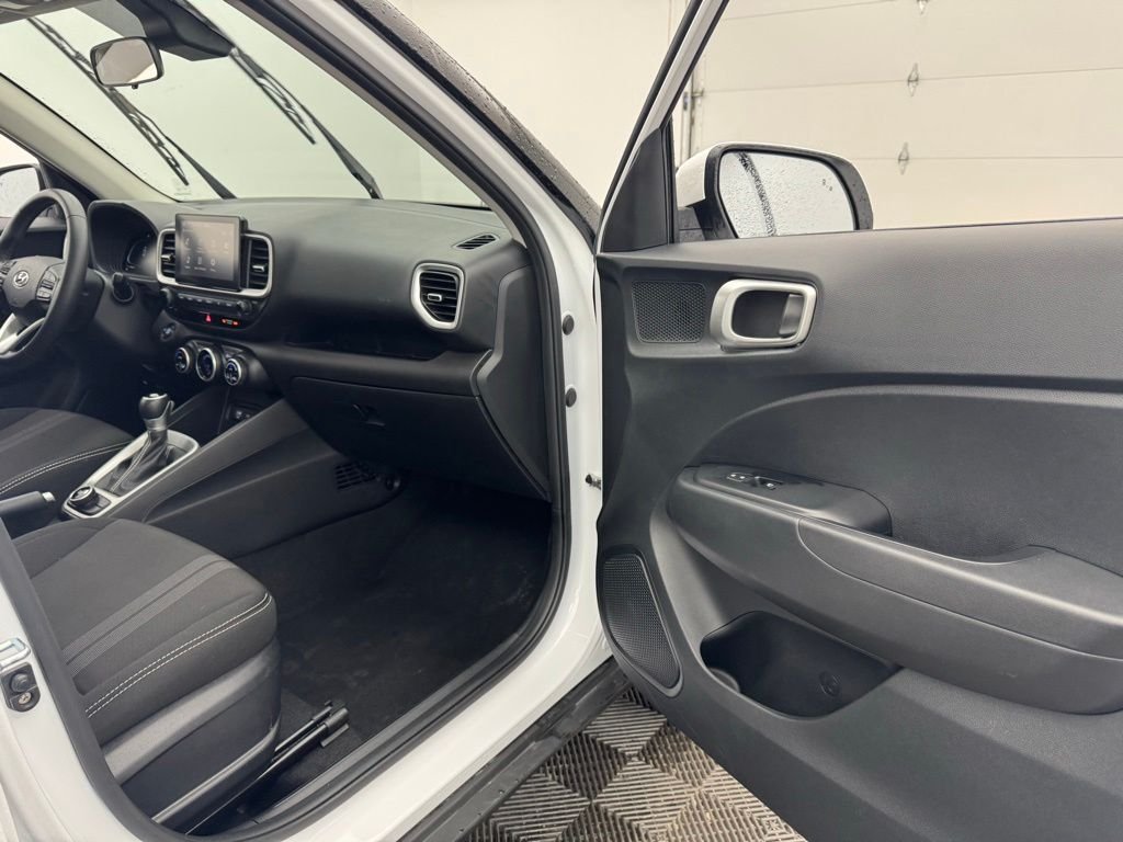 Used 2025 Lunar White Hyundai SEL image 29