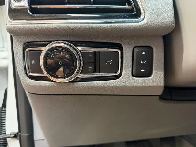 Used 2020 White Lincoln Reserve image 21