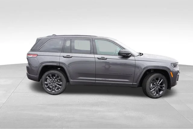 New 2026 Baltic Gray Metallic Clear-Coat Exterior Paint Jeep Limited Reserve image 2