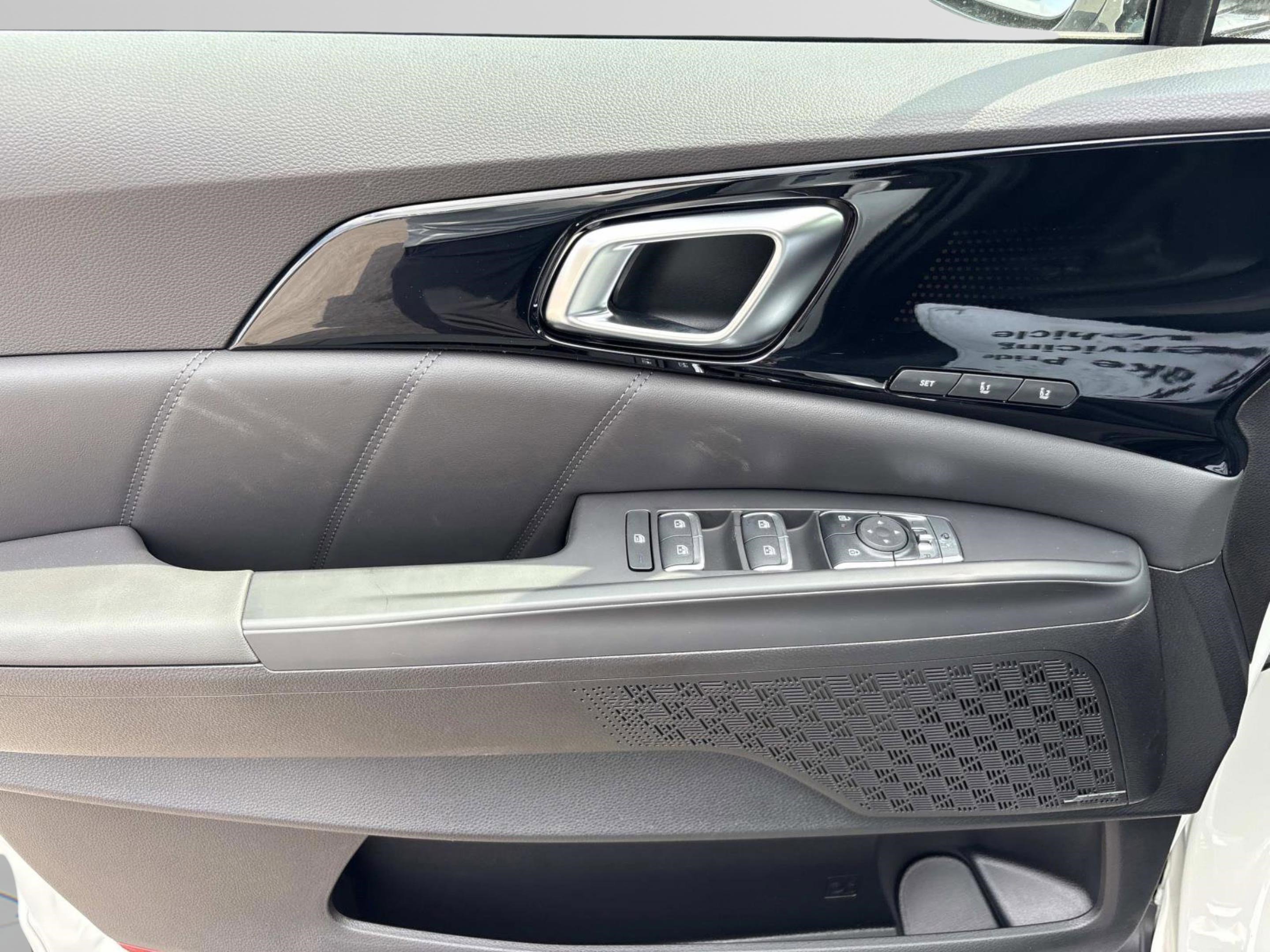 New 2026 Snow White Pearl Kia SX Prestige image 17