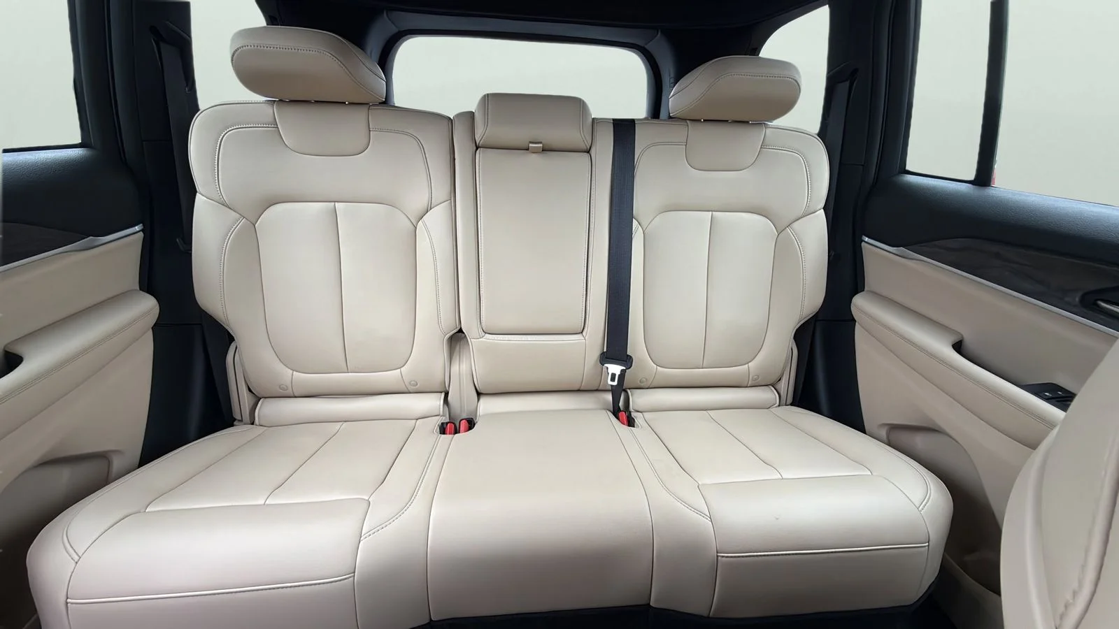 Used 2023 Red Jeep Limited image 25