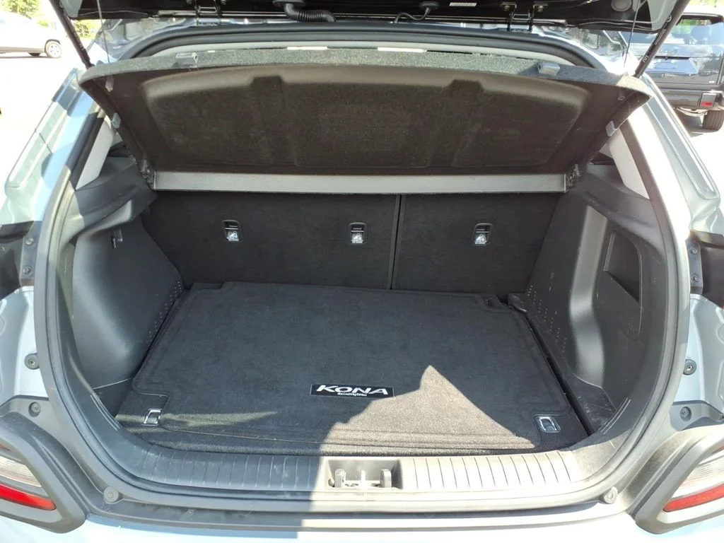 Used 2018 Silver Hyundai SEL image 7