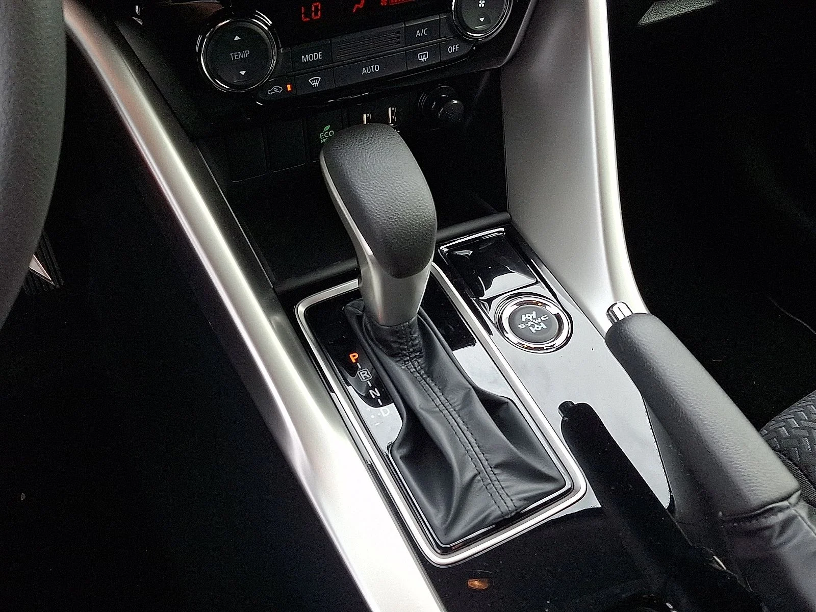 New 2026 White Mitsubishi ES image 15