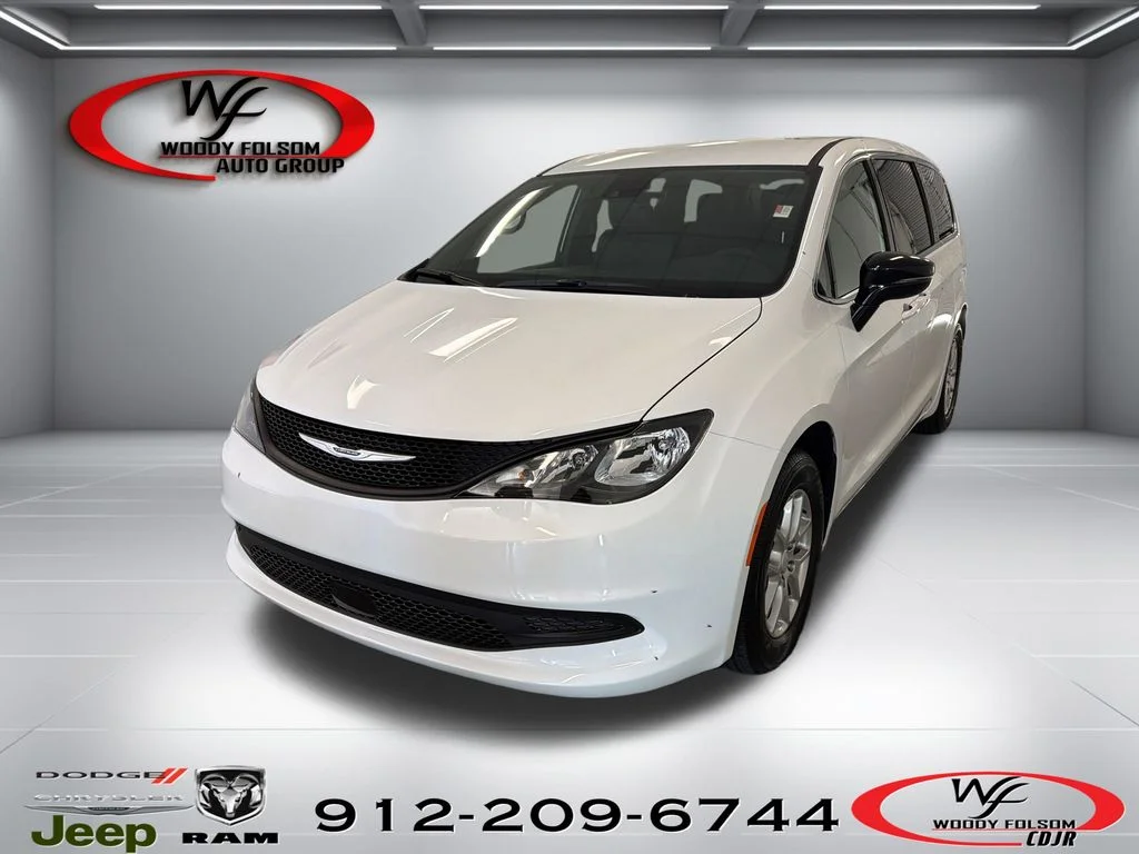 New 2027 Bright White Clear-Coat Paint Chrysler LX image 1