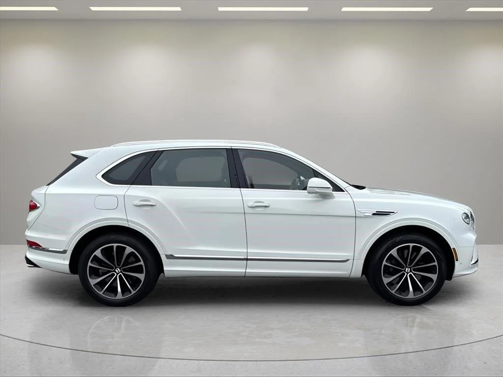 Used 2023 Glacier White Bentley V8 image 6