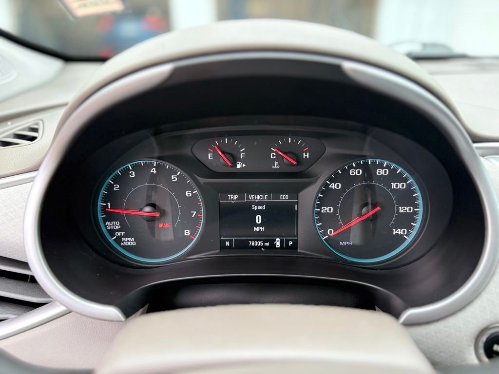 Used 2020 Summit White Chevrolet LS image 17