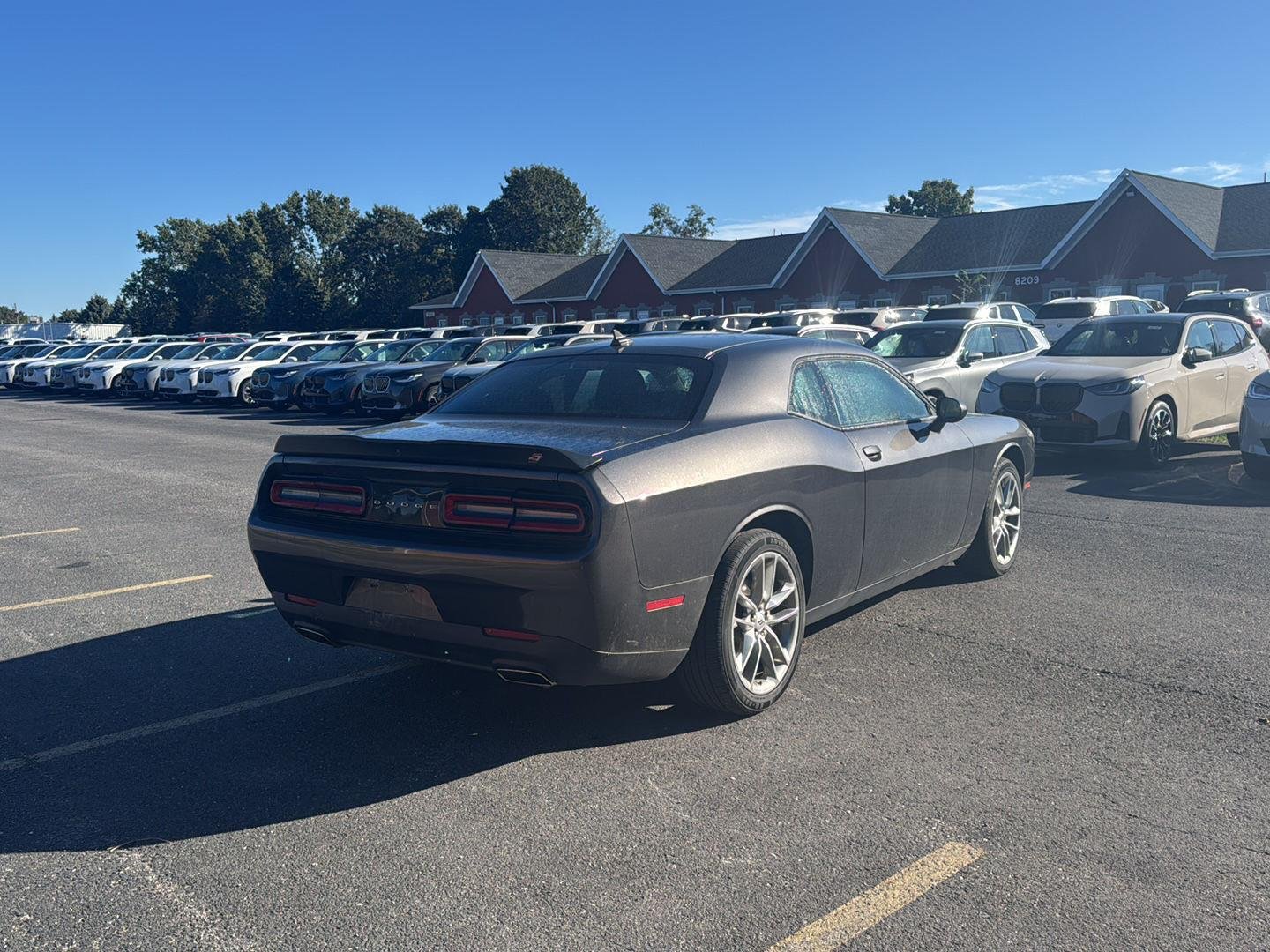 Used 2023 Granite Pearlcoat Dodge SXT image 3