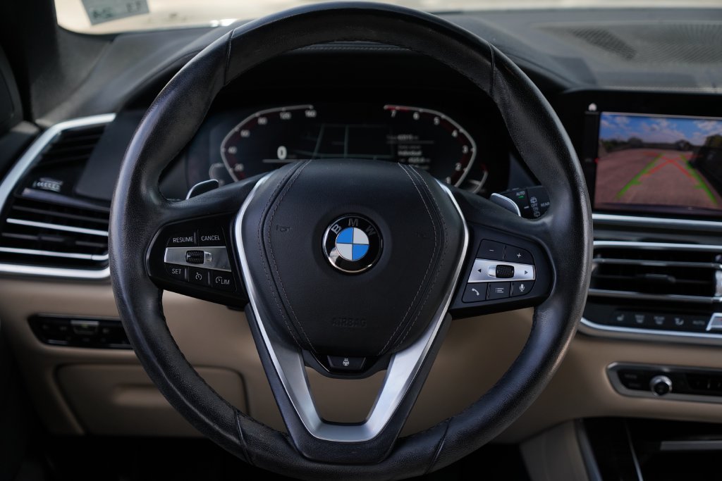 Used 2020 Dark Graphite BMW sDrive40i image 27