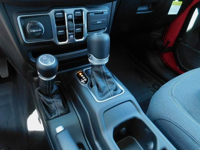 2025 Jeep Wrangler 4-Door Sahara - Photo 15