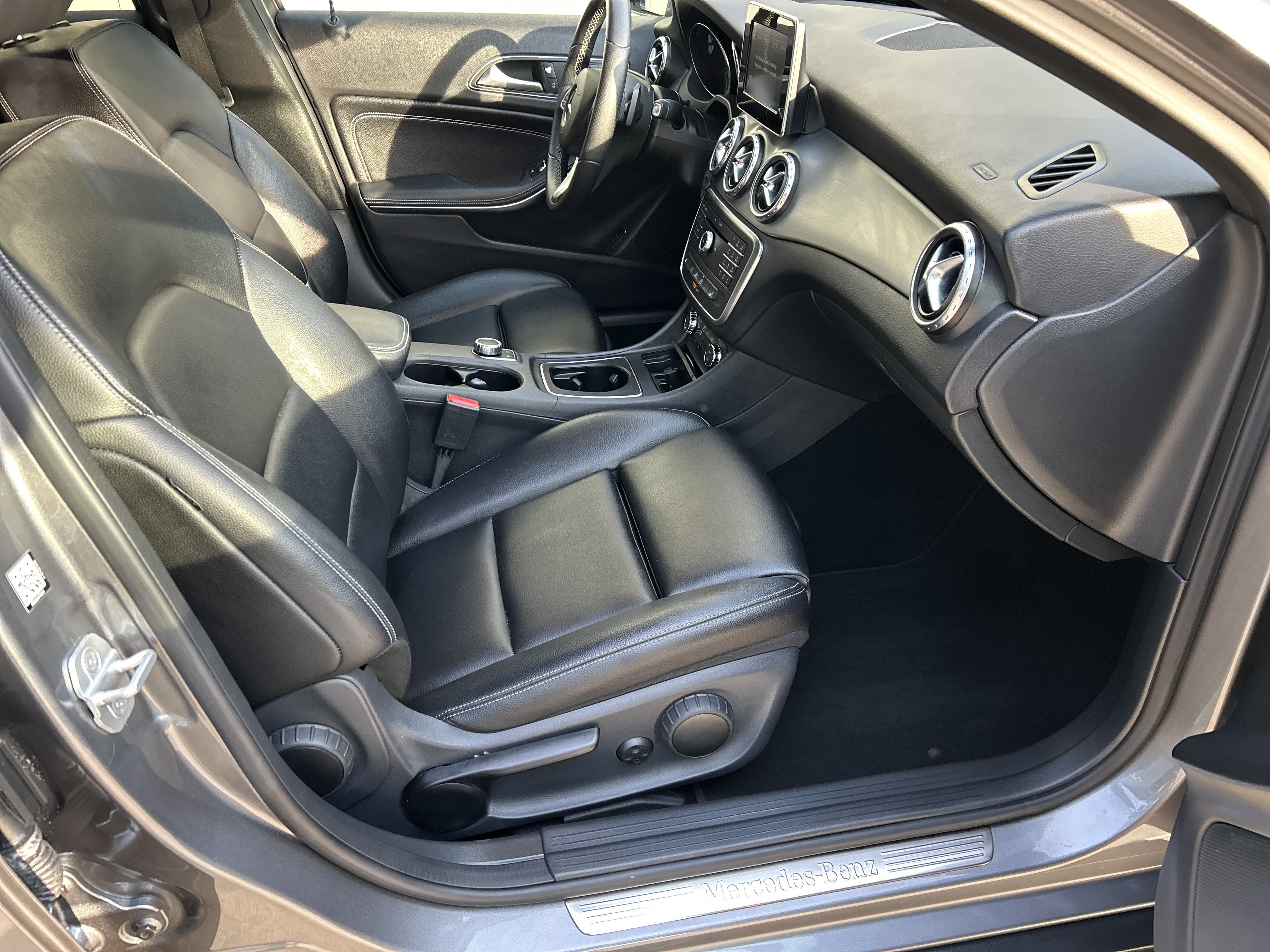 Used 2016 Mountain Gray Metallic Mercedes-Benz GLA 250 SUV image 45