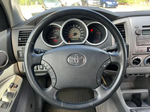 Used 2009 Super White Toyota  image 18