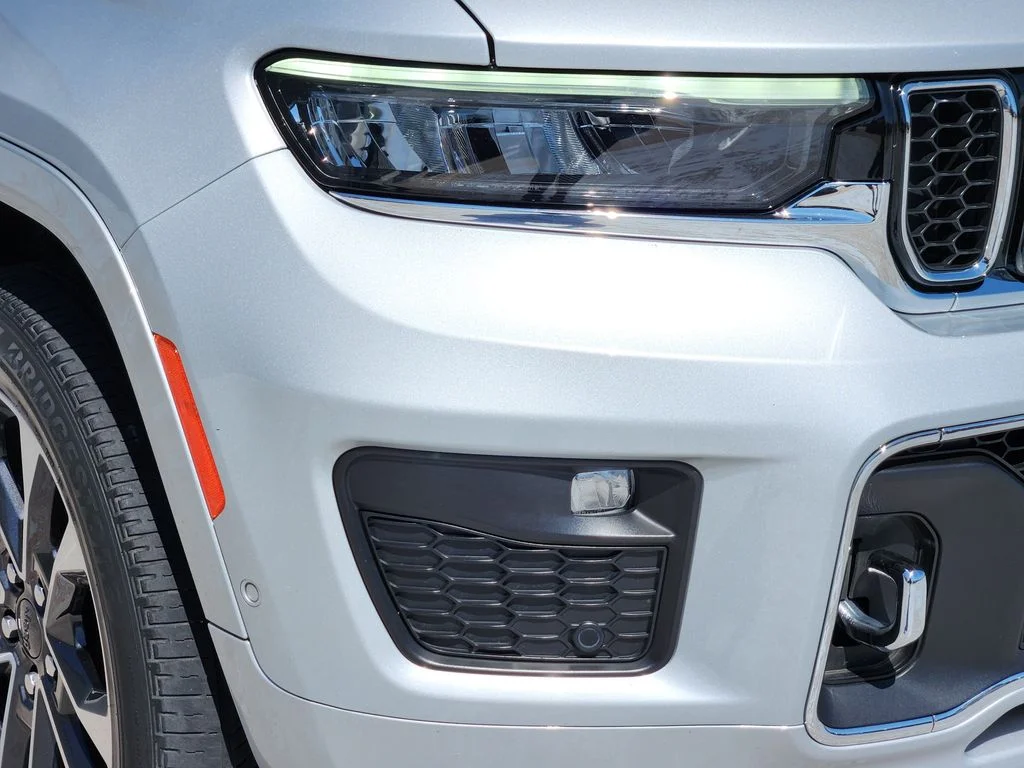 Used 2022 Silver Zynith Jeep Overland image 10