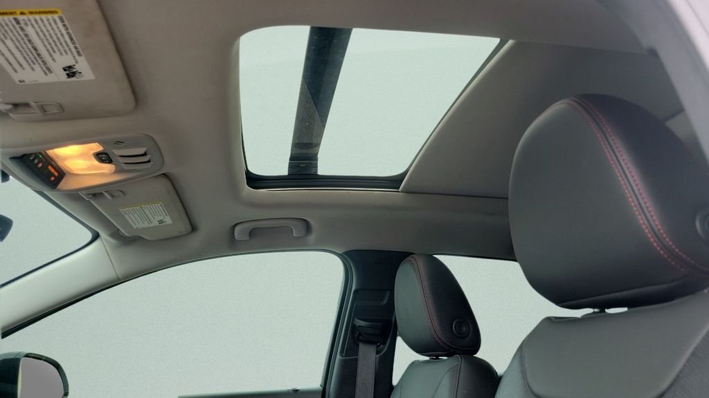 Used 2023 White Chevrolet Premier image 17