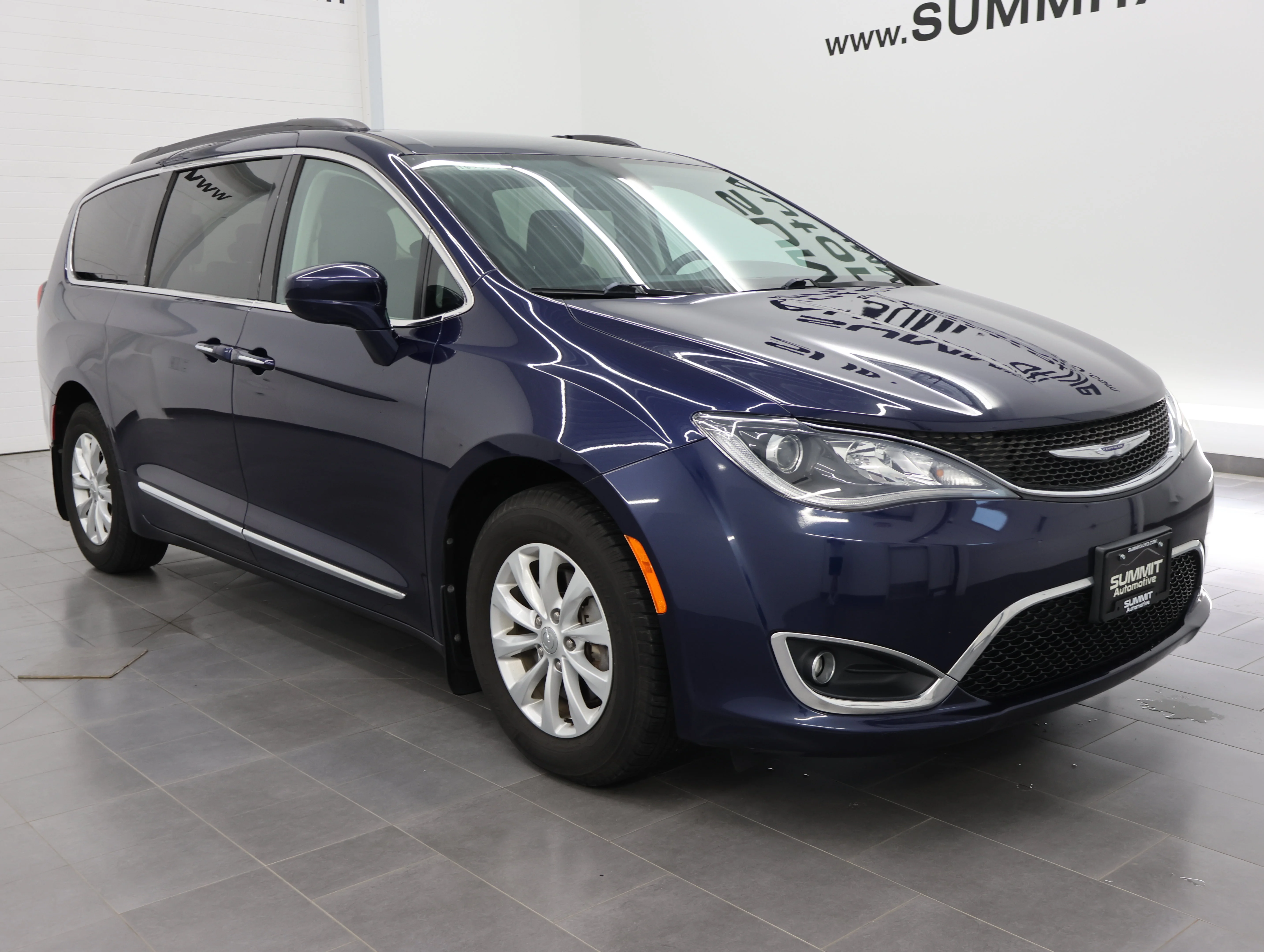 Used 2017 Jazz Blue Pearlcoat Chrysler Touring L image 2