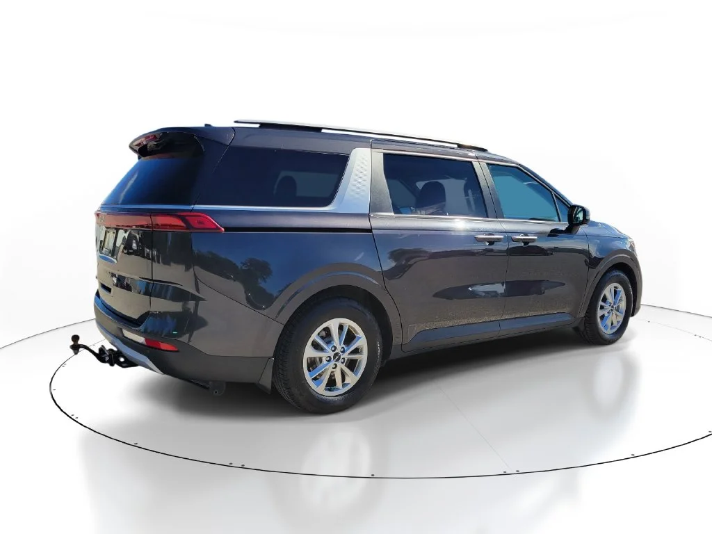Used 2022  Kia LX image 4