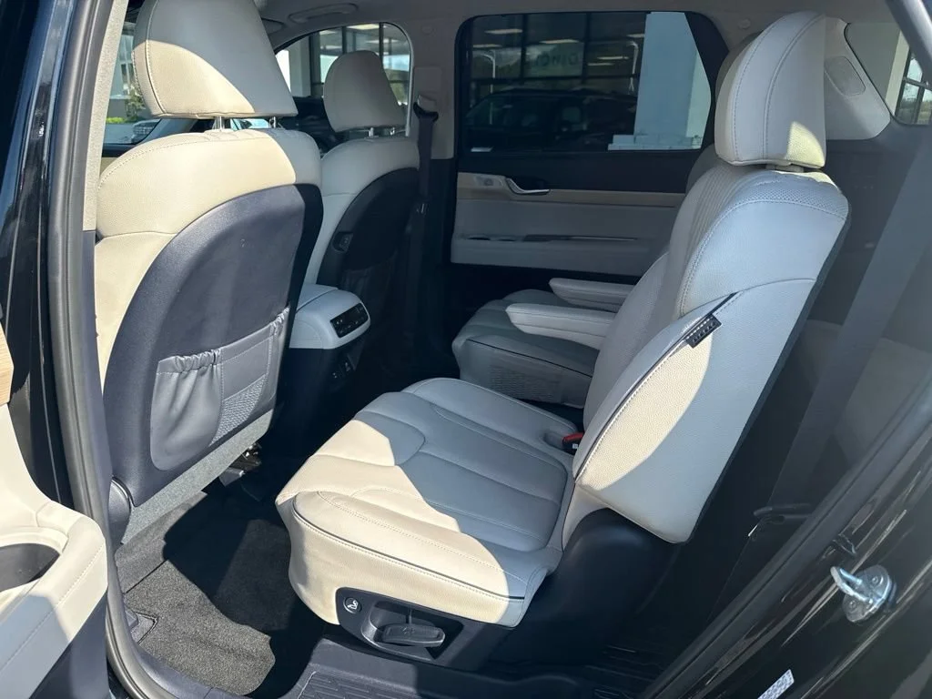 Used 2024 Abyss Black Hyundai Limited image 18