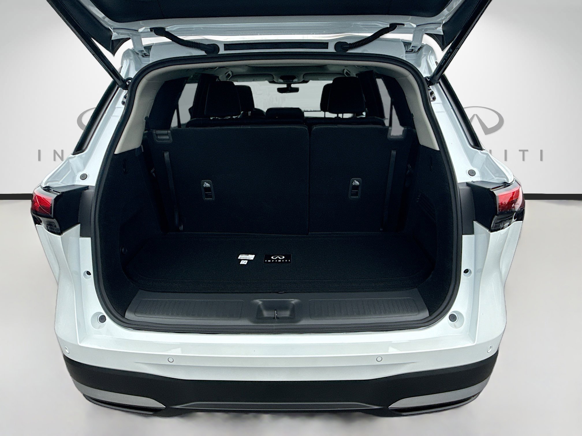 New 2027 RADIANT WHITE INFINITI Luxe FWD image 20