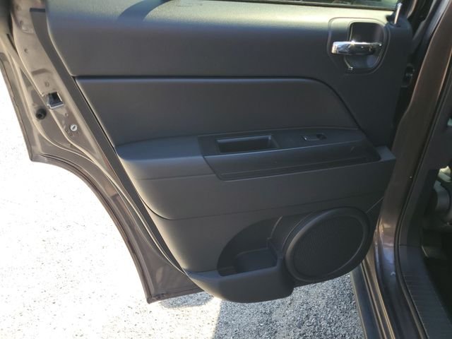 Used 2014 Gray Jeep Sport image 21