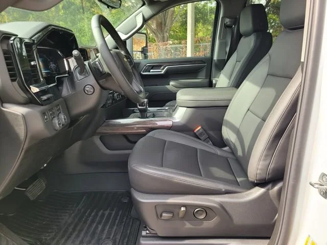 2025 Chevrolet Silverado 1500 LTZ - Photo 14